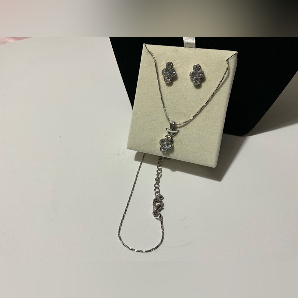 New Old Stock Silver Tone Chain Pendant Matching Pierced Earrings